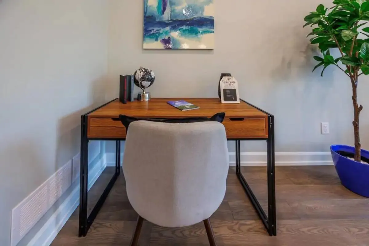 Modern 3Bdr 3 Bath, Garage, Backyard, Theater Apartment Niagara Falls 0*,